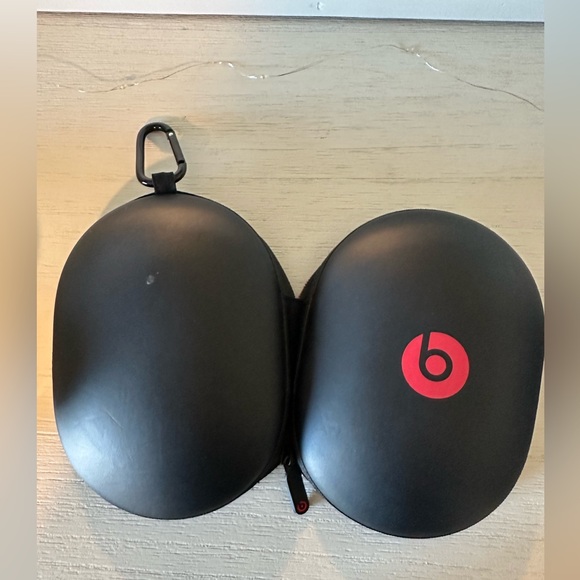 Beats Solo 3 Wireless Headphones - Gold - Picture 9 of 10